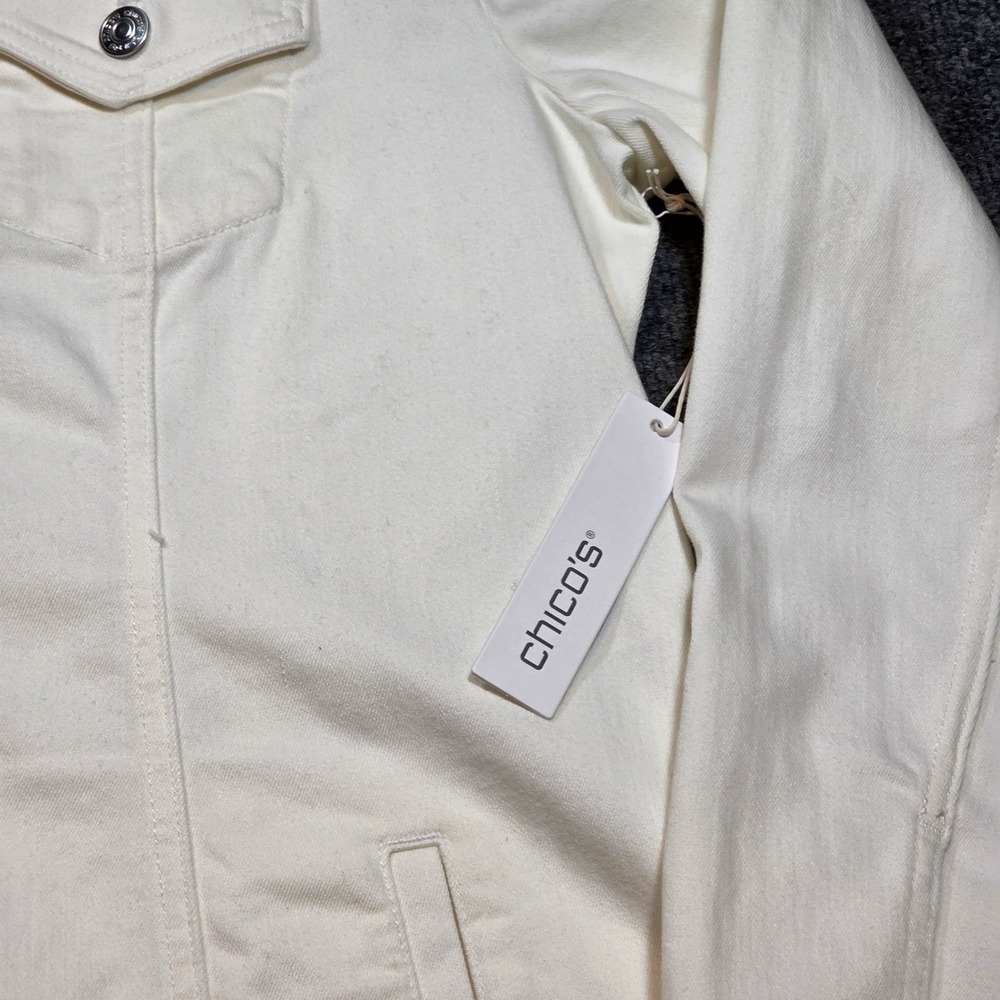 NWT Chico's 1 Medium White Mid-Length Denim Jacket Fray Hem Side Slits Shacket - Picture 11 of 16